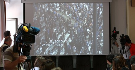 Policija objavila novu snimku, identificiran huligan koji je policajcu izbio oko?
