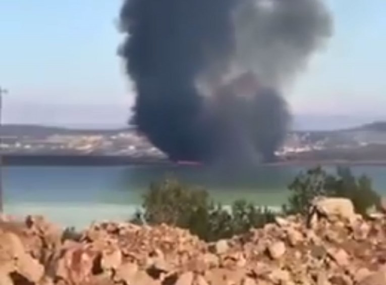 VIDEO Požar u zaštićenom staništu ptica u parku prirode Vransko jezero