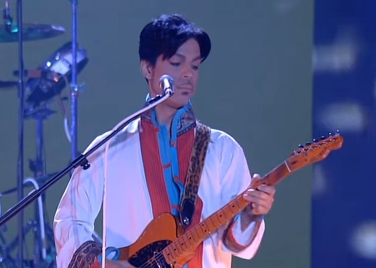 Na dražbi prodana Princeova legendarna gitara, od cifre će vam se zavrtjeti u glavi