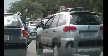 Divljački sukob vozačice i motorista: Pokušala ga ubiti