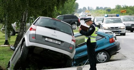 "Poljubac" Renaulta Scenica i Opela Astre u odvodnom kanalu u Petrijevcima