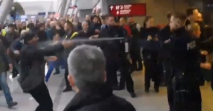 VIDEO Kaos u zračnoj luci u Duesseldorfu: Nekoliko ozlijeđenih u prokurdskom prosvjedu