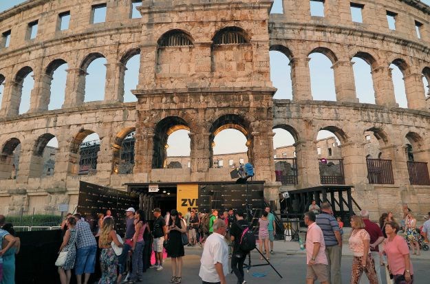 Uz vatromet i Olivera Mlakara u Areni otvoren 62. Pula film festival