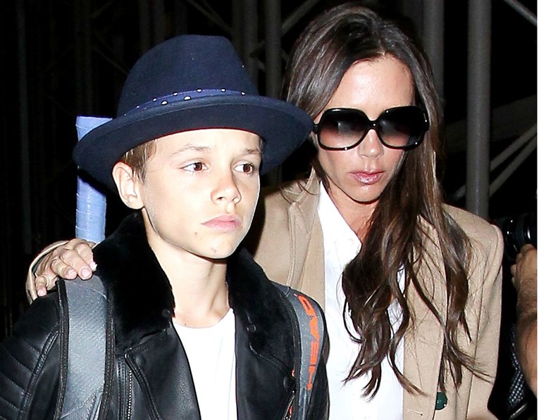 Osramotio mamu: Romeo Beckham javno se narugao Victorijinom outfitu