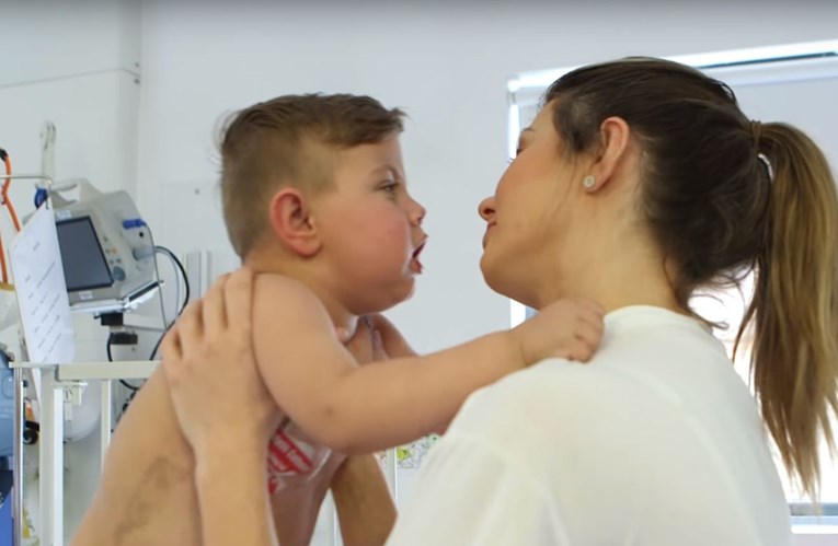 Žena u Sjevernoj Irskoj donirala sinu dva organa i spasila mu život