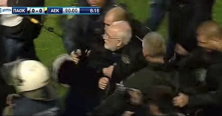 PAOK se oprostio od titule, a predsjednik-revolveraš žestoko kažnjen