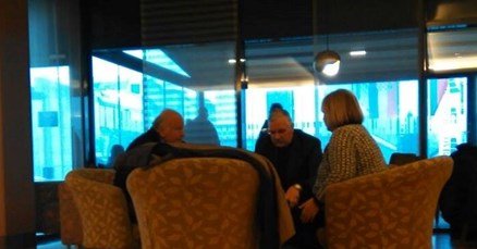 Stari prijatelji Linić i Šegon uhvaćeni u vrlo živom razgovoru