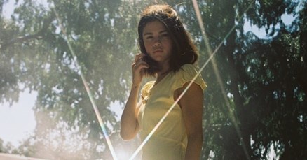 Zaljubili smo se u žutu haljinu iz nadolazećeg spota Selene Gomez