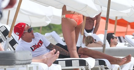 Supruga nogometaša Liverpoola nosi bikini koji ne pokriva guzu