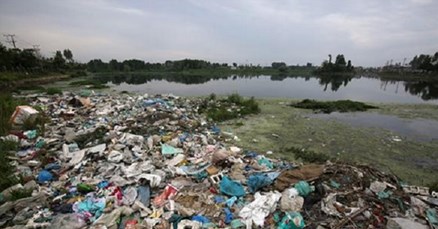 Strašno upozorenje znanstvenika: U morima će do 2050. biti više plastičnog otpada nego ribe