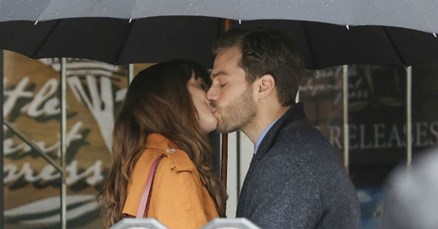 Prezgodni Jamie i vrući poljupci: Stigle prve fotografije sa seta "Fifty Shades Darker"