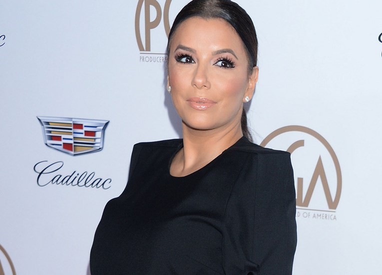 Trudna Eva Longoria ne boji se nositi minicu