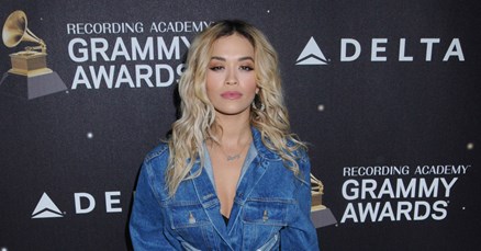 Rita Ora možda se posvađala s modom, no nije sa svojim plastičnim kirurgom