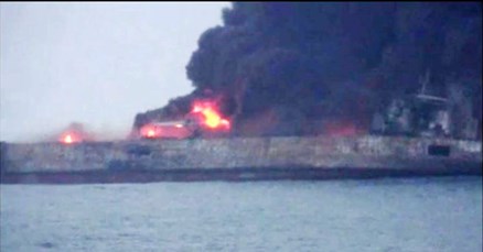 Tanker kod Šangaja gori već tri dana, prijeti eksplozija i nezapamćena katastrofa