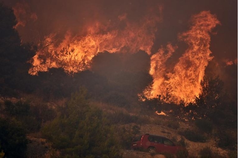 UŽIVO PAKAO U DALMACIJI Katastrofalni požari uništavaju sve pred sobom