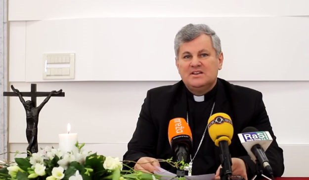 "Homofobija s oltara": Biskup koji je popljuvao Petrova ni na polnoćki nije mogao bez pobačaja i gayeva