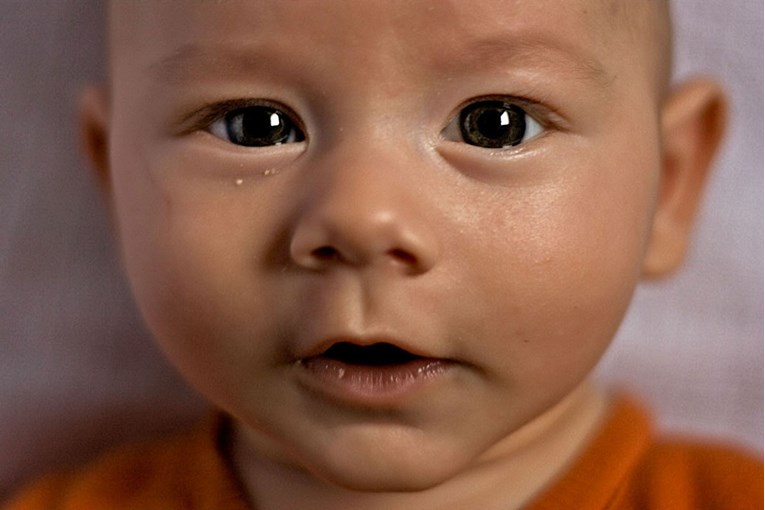 Saznali smo kako točno i što vide bebe