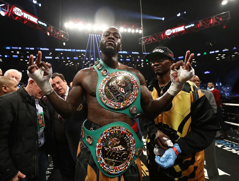 Wilder nokautom obranio pojas i izazvao Joshuu
