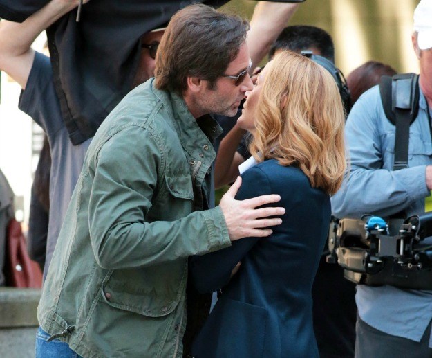 Mulder i Scully zajedno nakon 13 godina: Prve fotke sa snimanja novih "Dosjea X"