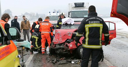 Policija objavila detalje nesreće u Međimurju u kojoj su vatrogasci izvlačili ljude iz auta