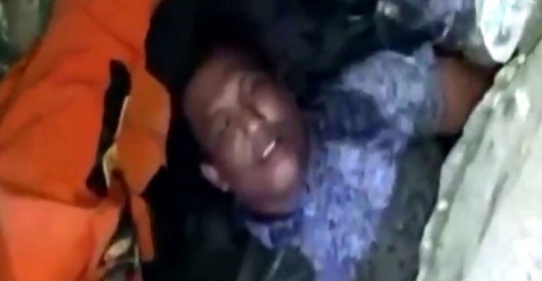 VIDEO Nakon četiri dana pod ruševinama u Indoneziji izvučen živ muškarac