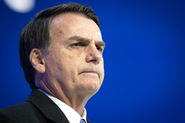 Predsjednik Brazila vjerska okupljanja uvrstio u kategoriju trgovina i ljekarni
