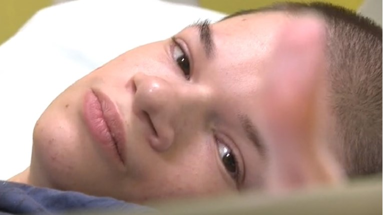 Josip iz Zadra ima 18 godina, ne čuje i nepokretan je. Nitko ga ne želi primiti