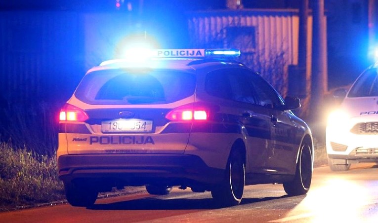 Dječak iz Letovanića pucao karabitom. Ima prijelom lubanje, upravo ga operiraju