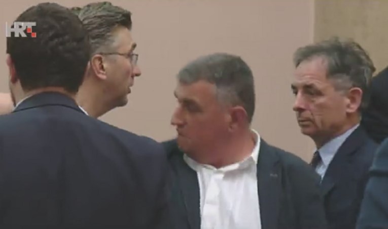 Pogledajte trenutak kad je Plenković krenuo na Grmoju
