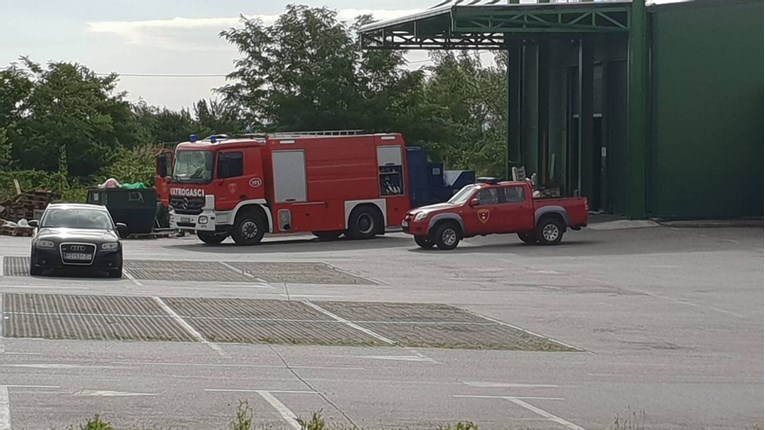 U noći izbio požar u shopping centru u Požegi, šteta je velika