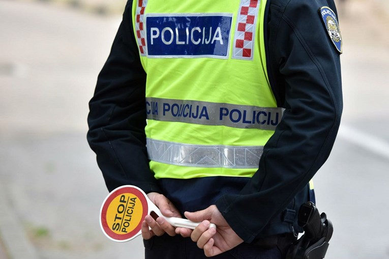 Zbog odrona zatvorena državna cesta na ulazu u Rijeku