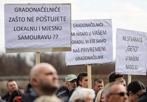 Prosvjed u Zagrebu zbog useljavanja romskih obitelji Propxljuricagaloic1200px