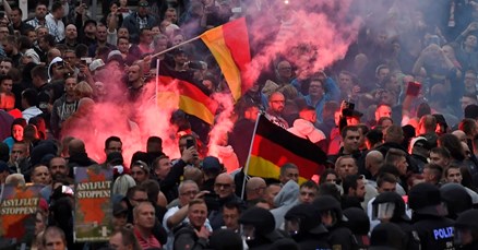 Njemačka policija istražuje prosvjednike zbog nacističkog pozdrava u Chemnitzu