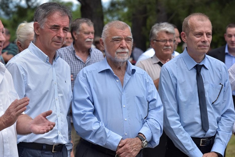 Pupovac u Srbu pozvao na minutu šutnje za ubijene Srbe i Hrvate