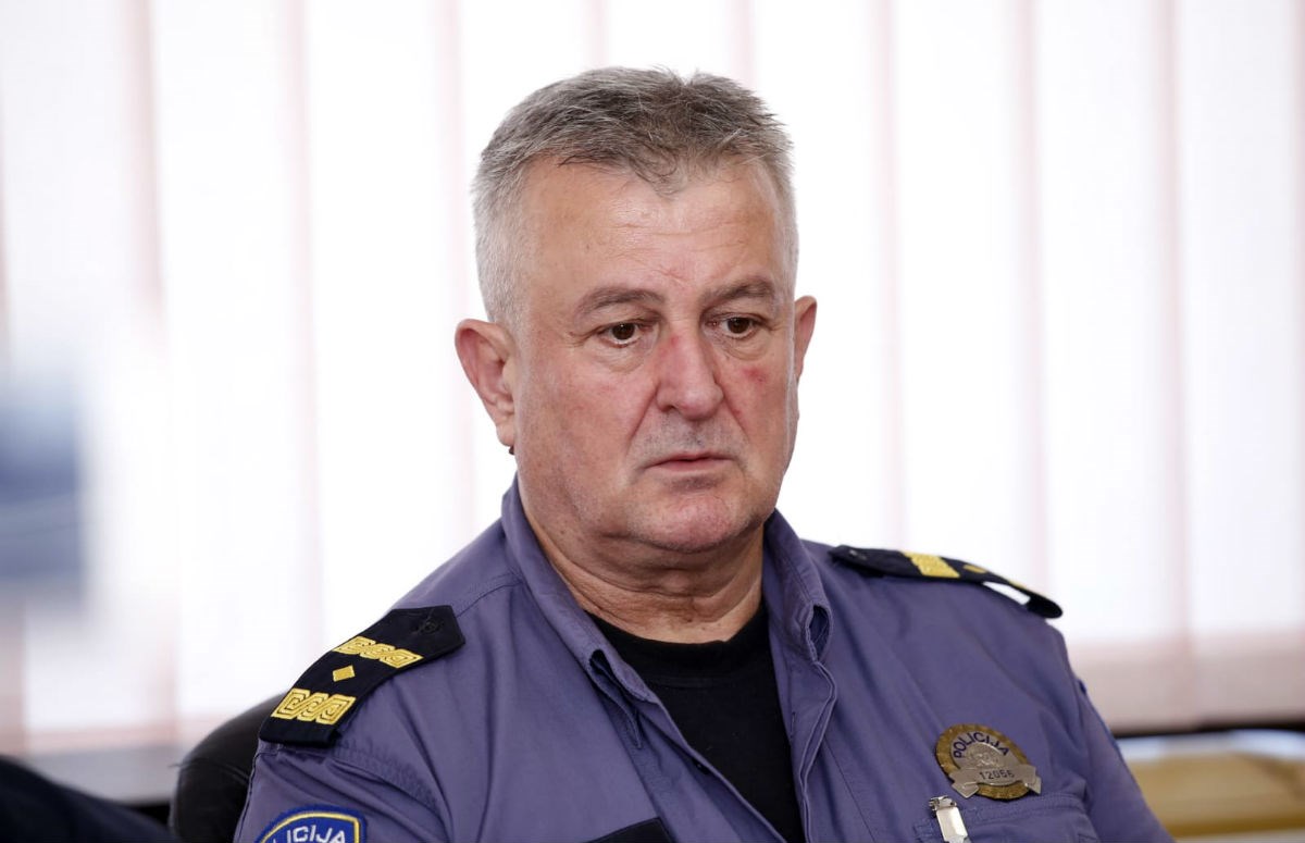 I Strani Policajci Pomazu Turistima Hrt Radio Split