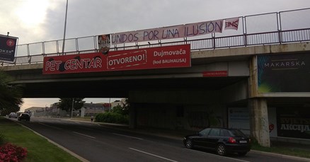 U Splitu zastava Argentine i transparent protiv Mamićevih lutki na koncu