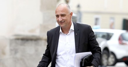 I Vrdoljak se narugao Kolindinim demografskim mjerama