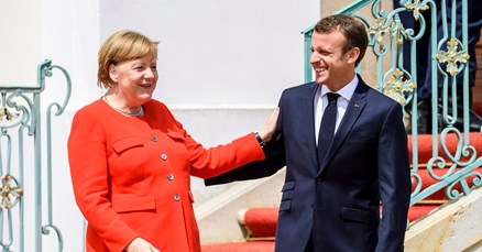 Macron i Merkel žele vraćati migrante u zemlje u kojima su ušli u EU