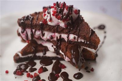 Red velvet pohani kruh