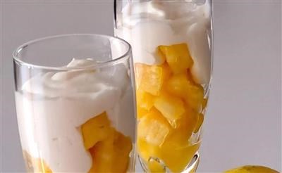 Ananas u rumu s kremom od mascarponea i limuna