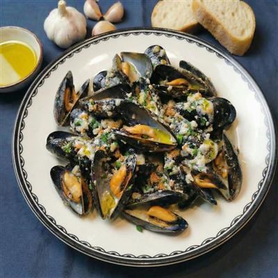 Dagnje (mušule) na buzaru - na bijelo