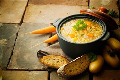 Pikantni curry od leće i korjenastog povrća