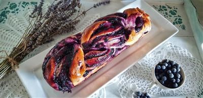 Pletenica s krem sirom i borovnicama