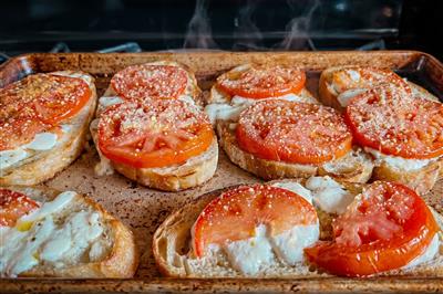 Pizza toast Hailey Bieber