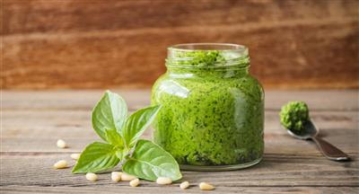 Jednostavan pesto od bosiljka