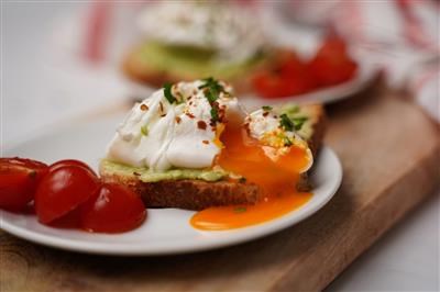 Poširano jaje s avokadom