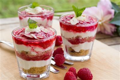 Cheesecake s malinama u čaši