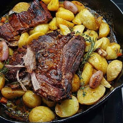 Pečena teletina s krumpirom u pećnici