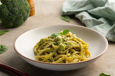 Brza tjestenina u kremastom pesto umaku