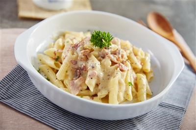 Tjestenina carbonara s pikantnom kobasicom